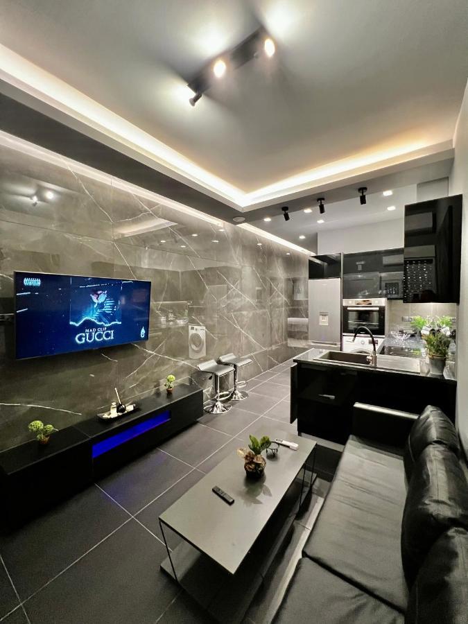 Luxury Black And White Interior Apartments Kalamata Luaran gambar