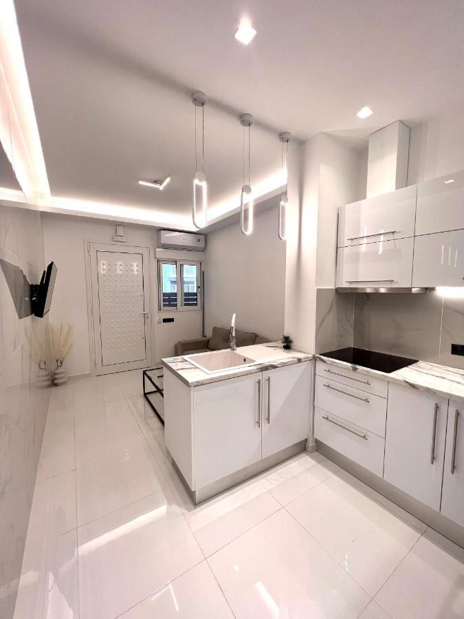 Luxury Black And White Interior Apartments Kalamata Luaran gambar